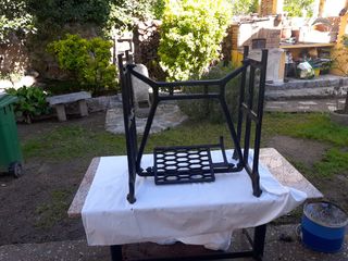 Pie de hierro máquina de coser antigua.