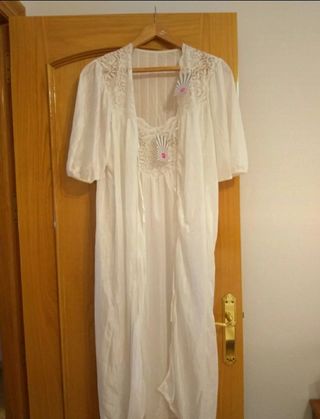 camisón  más bata de novia en blanco