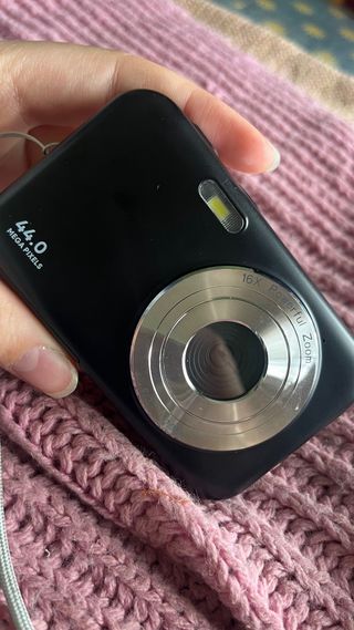 Cámara de fotos digital nueva