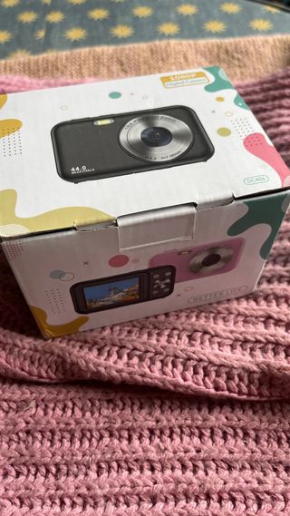 Cámara de fotos digital nueva