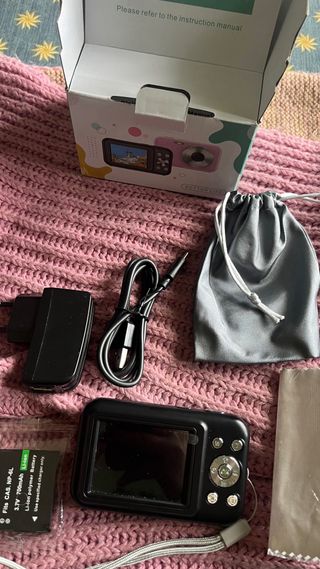 Cámara de fotos digital nueva
