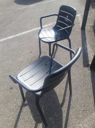 MESA Y SILLAS DE TERRAZA