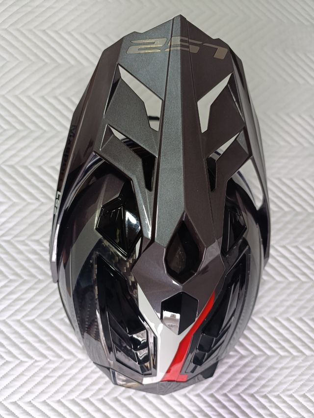Casco Ls2 Explorer carbono.