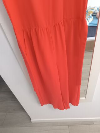 Mono rojo para niña