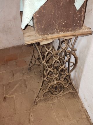 Máquina de coser muy antigua Singer