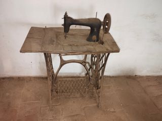 Máquina de coser muy antigua Singer