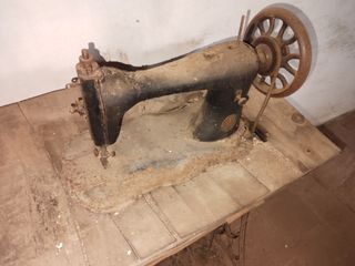 Máquina de coser muy antigua Singer