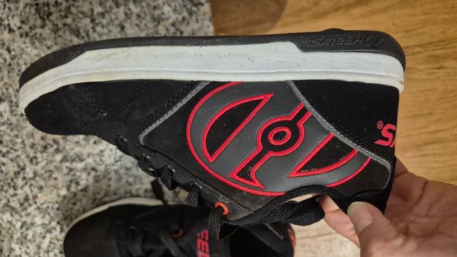 Scarpe con rotelle nr 38.