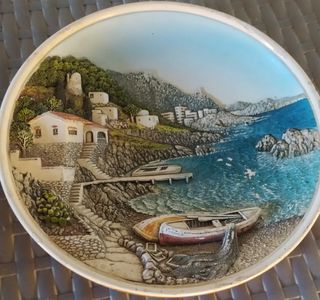 Plato en relieve.