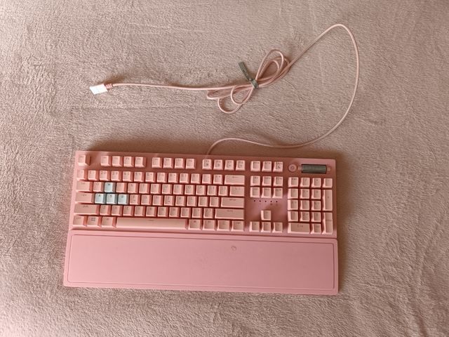 Teclado Razer rosa gaming mecánico