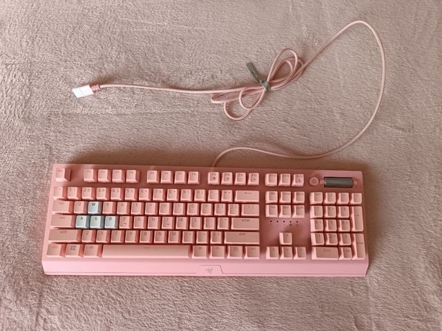 Teclado Razer rosa gaming mecánico