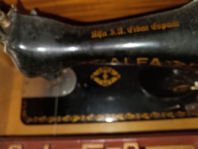 Maquina coser ALFA funciona perfectamente.
