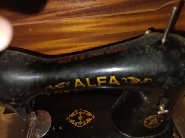 Maquina coser ALFA funciona perfectamente.