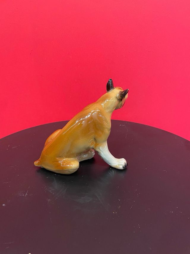 Figura porcelana bóxer.