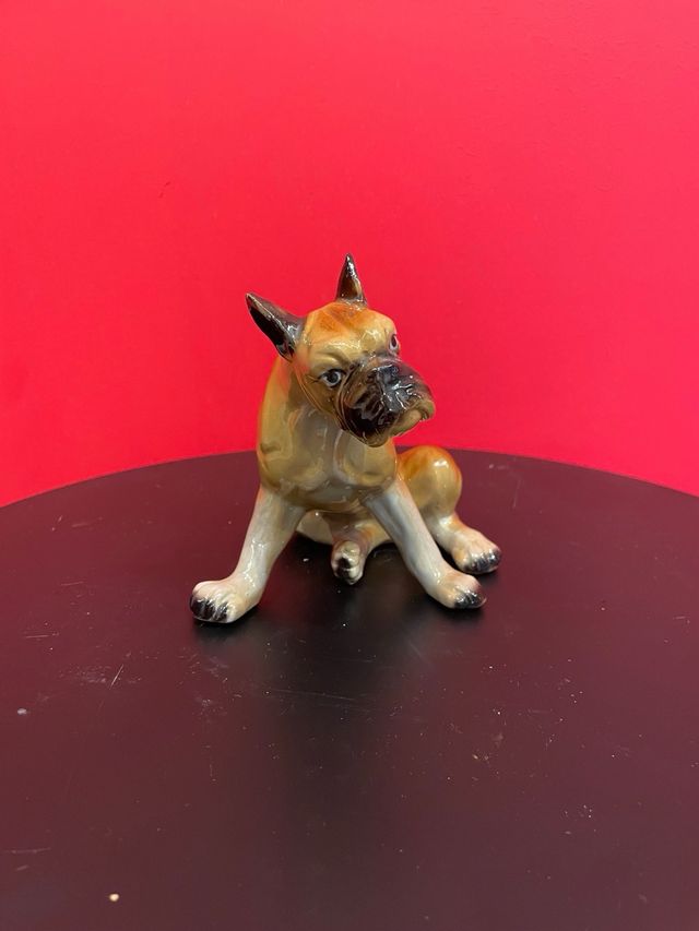Figura porcelana bóxer.