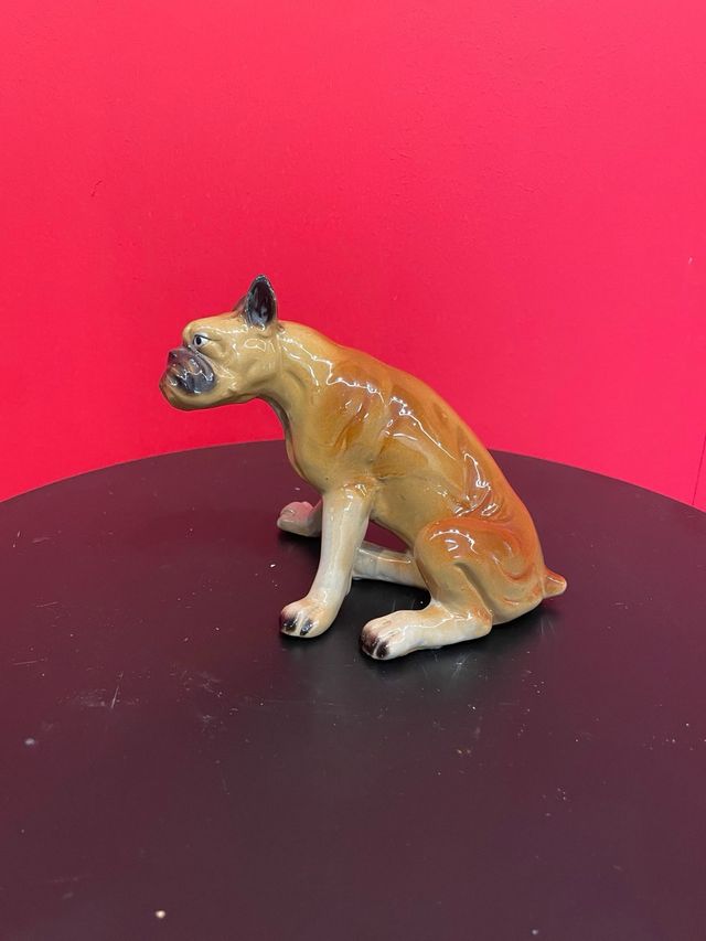 Figura porcelana bóxer.