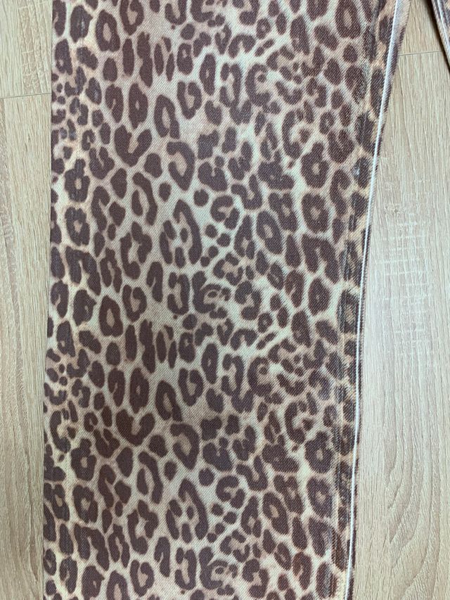 Jeans Zara recto animal print leopardo (T. 38EU)