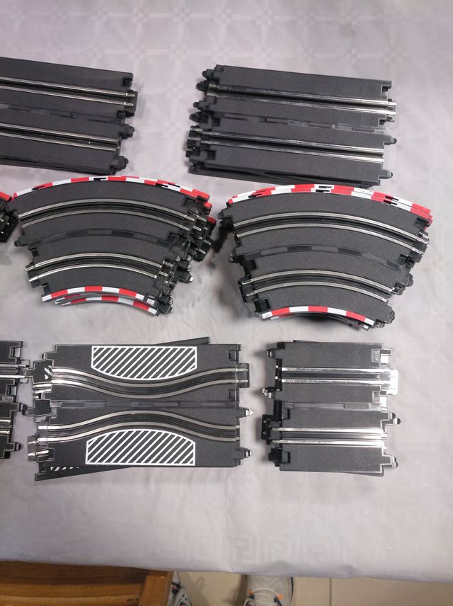 Circuito y 8 coches de slot escala 1:43