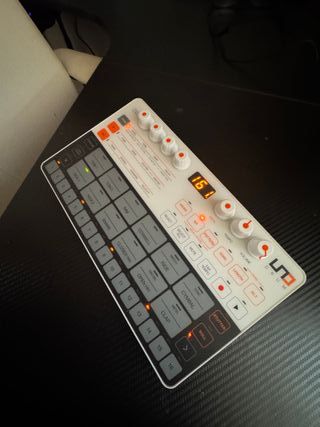 IK Multimedia UNO Drum – Caja de ritmos
