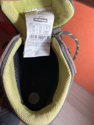 Botas de montaña Quechua (DECATHLON) - talla 38