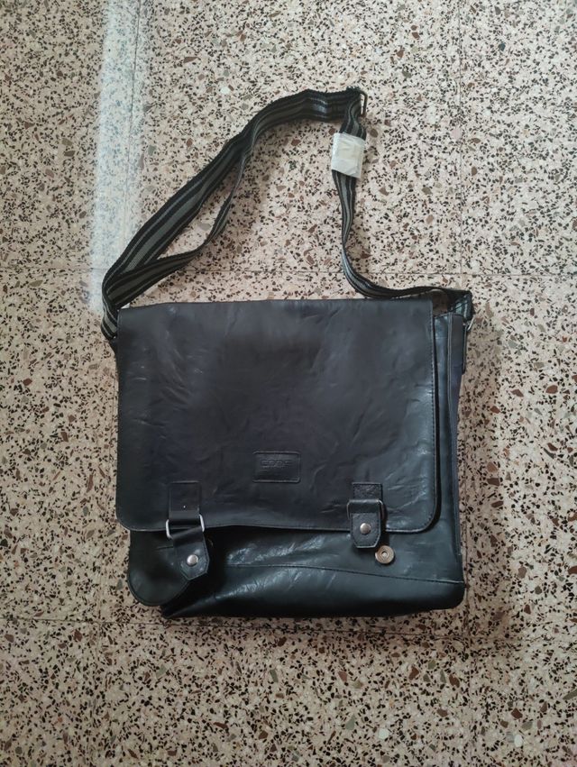 Bolso negro de hombre, marca CODE