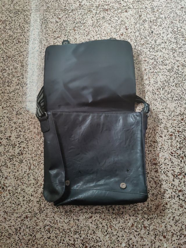 Bolso negro de hombre, marca CODE