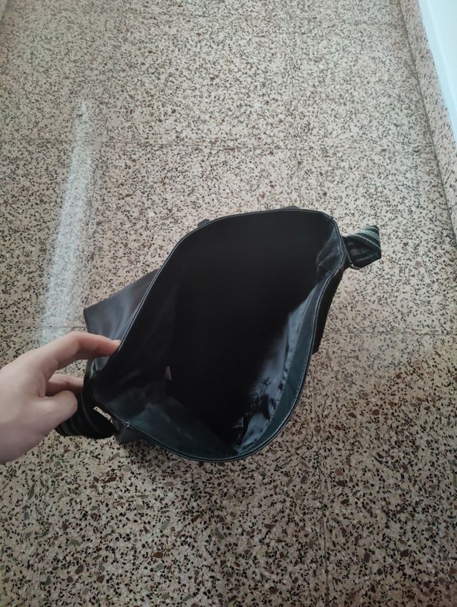 Bolso negro de hombre, marca CODE