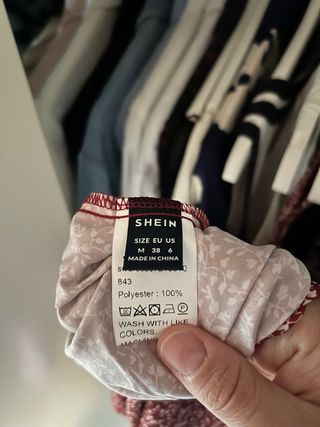 Abitono bordoux con fiori bianchi