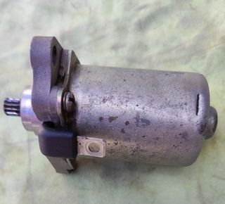 Motor de arranque y claxon scooter.