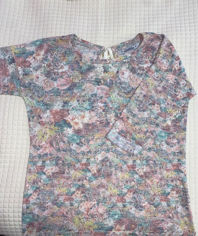 Camiseta de flores fina de manga media