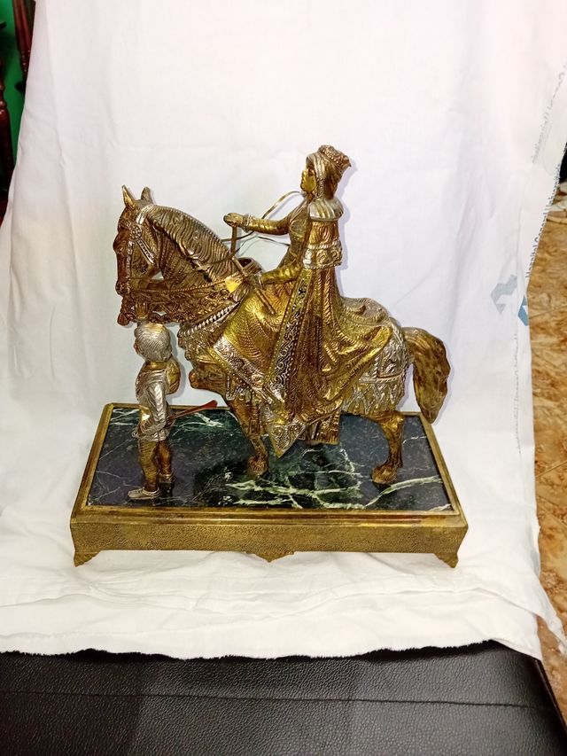 Figura Isabel católica bronce antiguo y plata