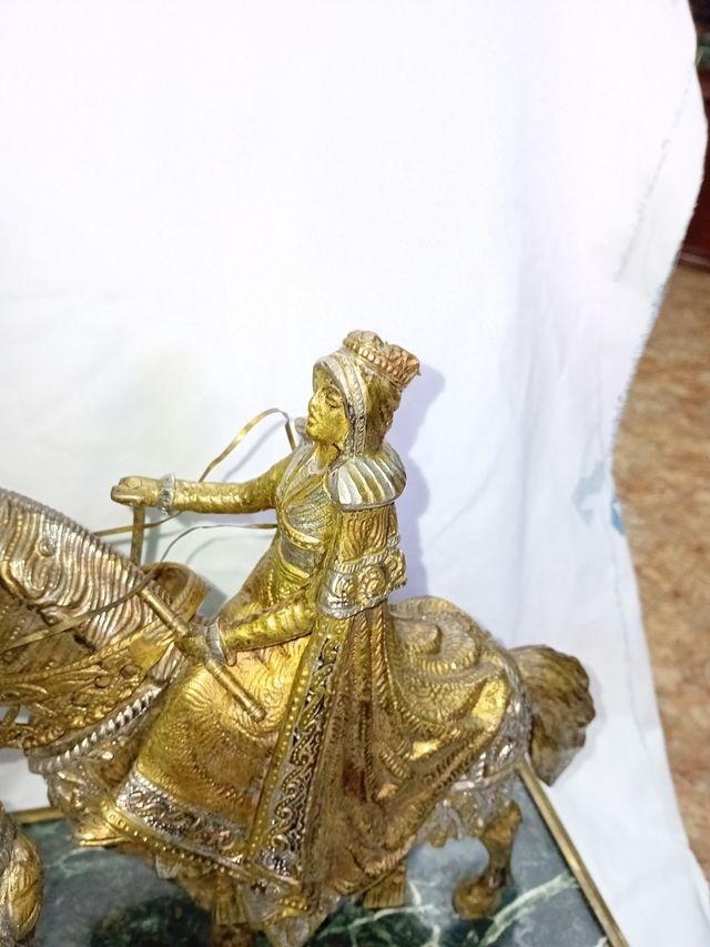 Figura Isabel católica bronce antiguo y plata