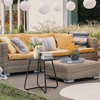 Mesa auxiliar metálica exterior