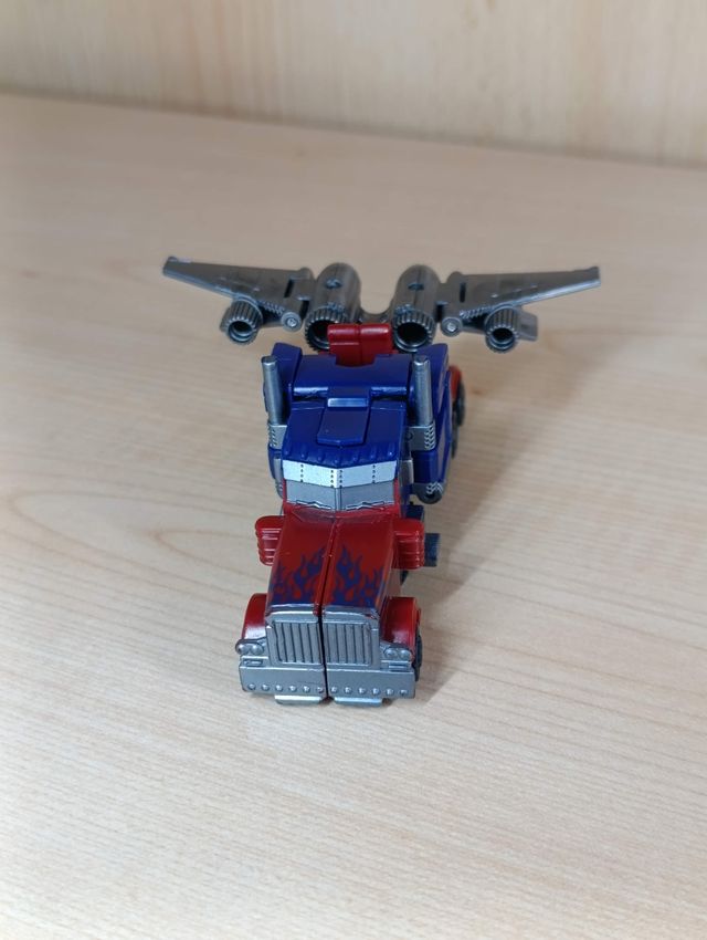 Transformers CYBERVERSE Commander Optimus Prime