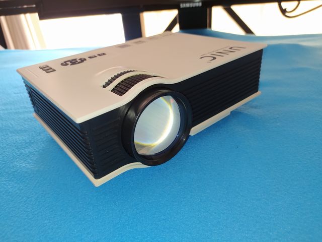 UNIC - UC46 -  Proiettore Led - Full Hd - HdmI 2.0