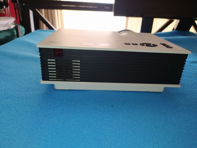 UNIC - UC46 -  Proiettore Led - Full Hd - HdmI 2.0