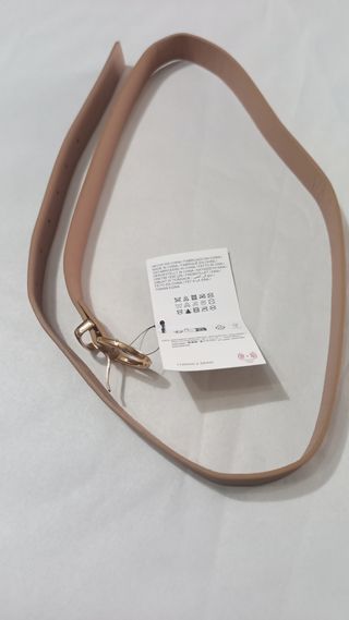 Cinta con fibbia dorata