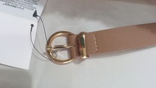 Cinta con fibbia dorata