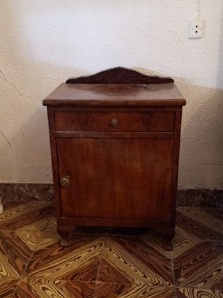 Conjunto mesilla, comoda y armario 