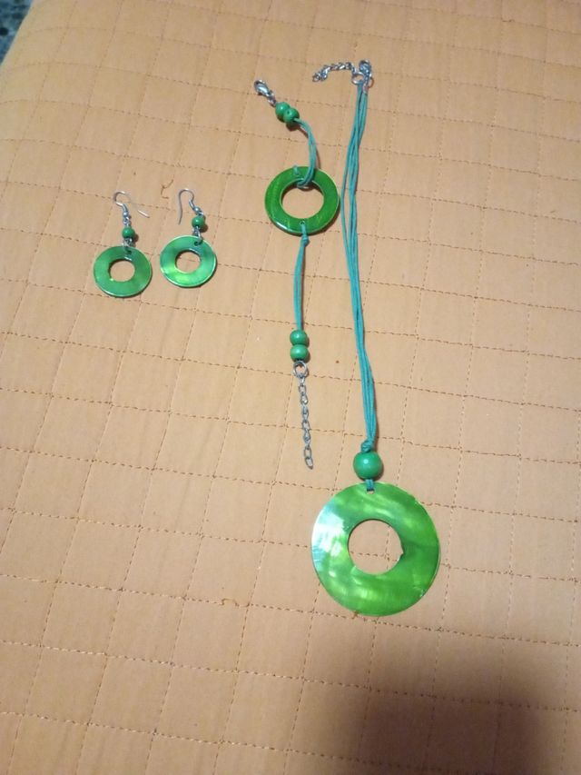 Bisutería circular verde