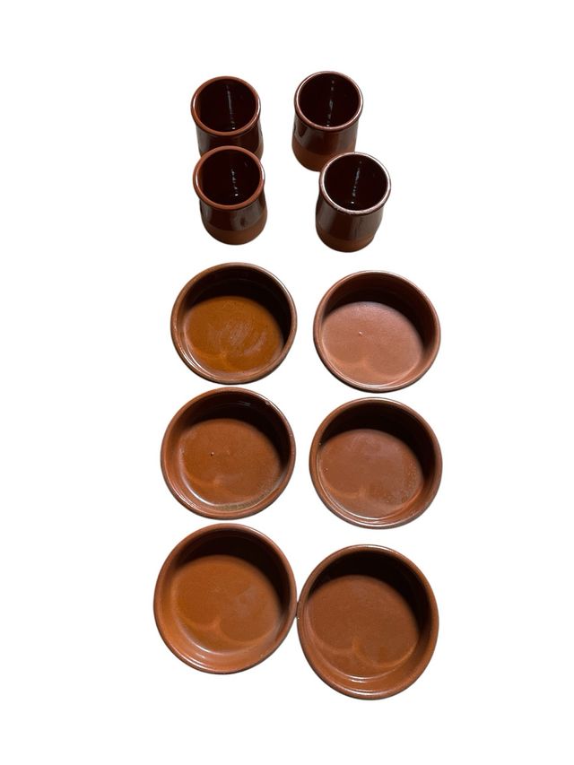 Vasos y platos barro