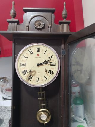 Reloj clásico retro antigüedades