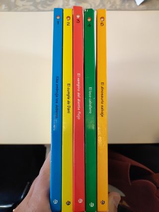 Kika embruja los deberes (Kika Superbruja y Dani) (Spanish Edition)