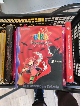 Lote  Kika Superbruja 