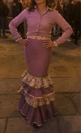 Conjunto de blusa y falda flamenca