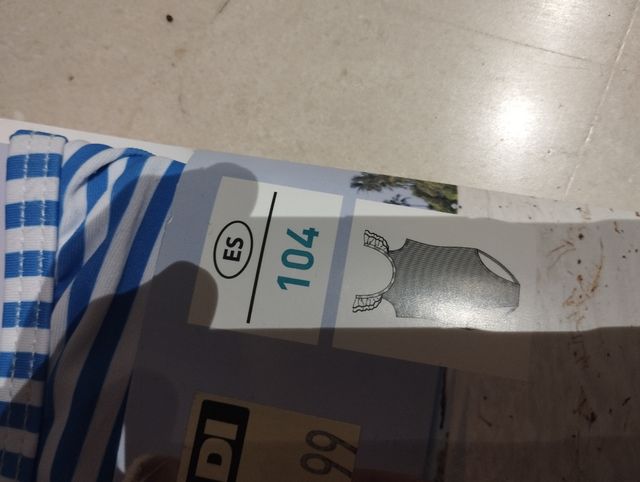 Bañador nuevo talla 2 - 4 años