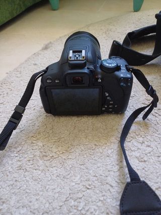 cámara Canon EOS 700D
