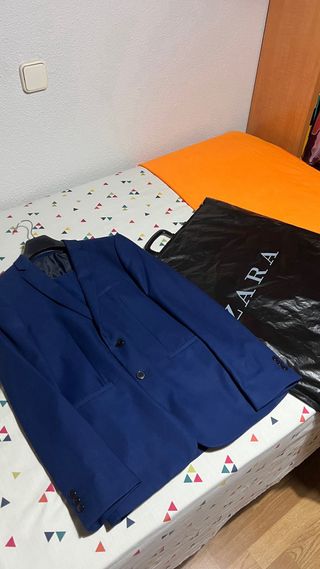 traje Zara azul