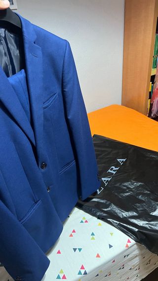 traje Zara azul