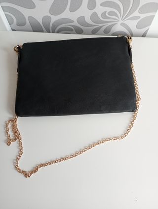Bolso negro y rosa de mujer.